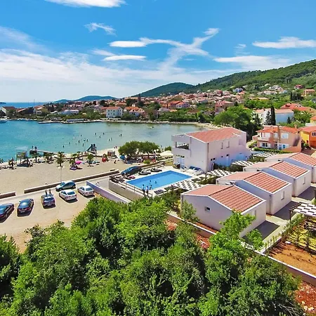 Dalmatia In With Pool, Cleaning Included *