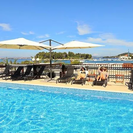 Dalmatia In With Pool, Cleaning Included Preko