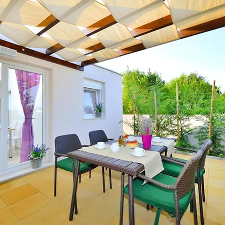 Dalmatia In With Pool, Cleaning Included Apartment *