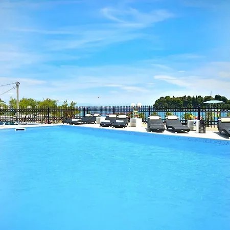 Dalmatia In With Pool, Cleaning Included Appartement *