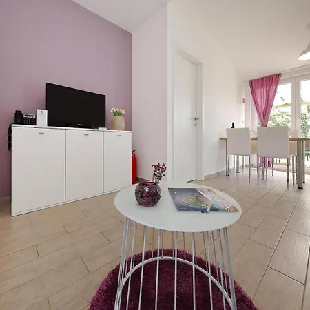 Apartment Dalmatia In With Pool, Cleaning Included *
