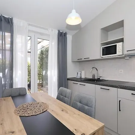 Dalmatia In With Pool, Cleaning Included Apartment