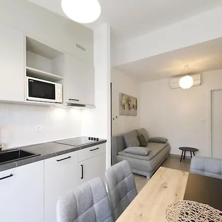 Apartment Dalmatia In With Pool, Cleaning Included