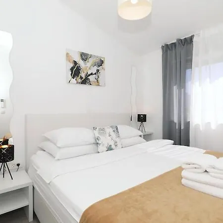 Appartement Dalmatia In With Pool, Cleaning Included *
