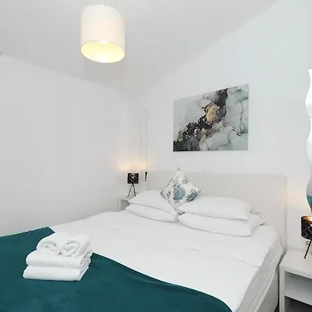 Dalmatia In With Pool, Cleaning Included *