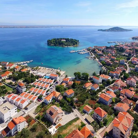 Dalmatia In With Pool, Cleaning Included Apartment